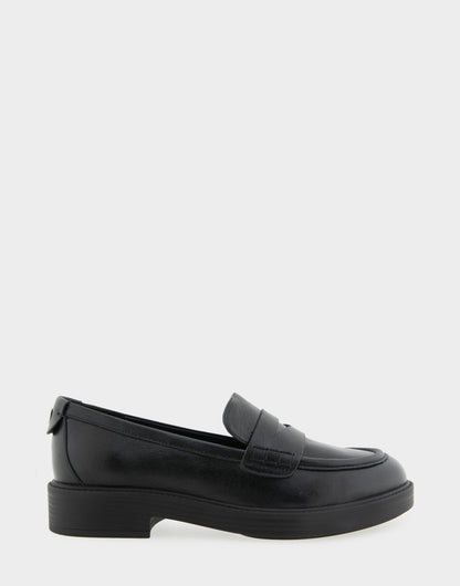 Aerosoles Women's Tailored Loafer in Black Leather