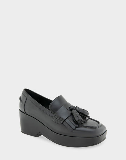 Aerosoles Women's Flatform Loafer in Black Faux Leather
