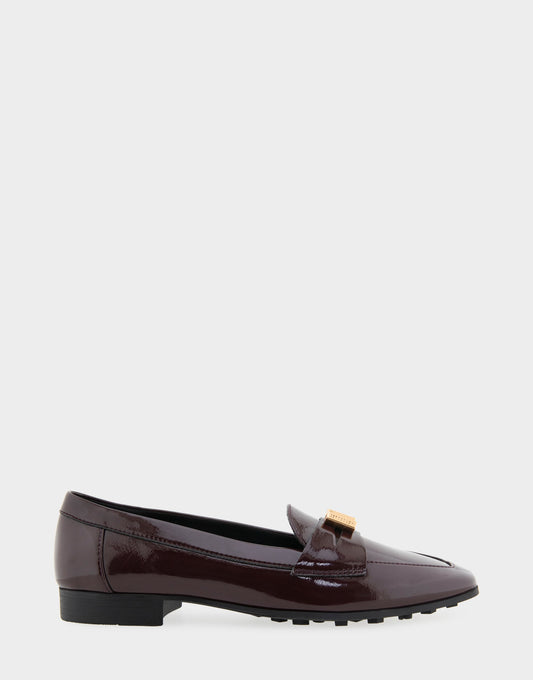 Aerosoles Women's Tailored Loafer in Merlot Crinkle Patent