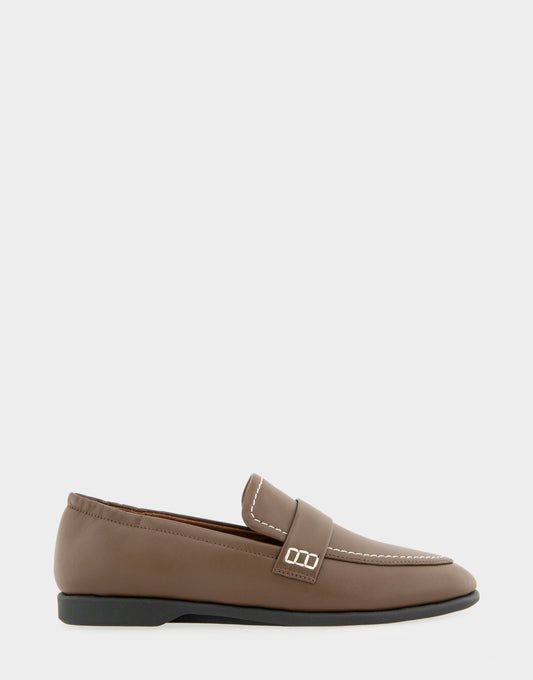 Aerosoles Women's Loafer in Mocha Leather