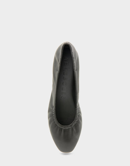 Aerosoles Women's Ballet Flat in Black Leather