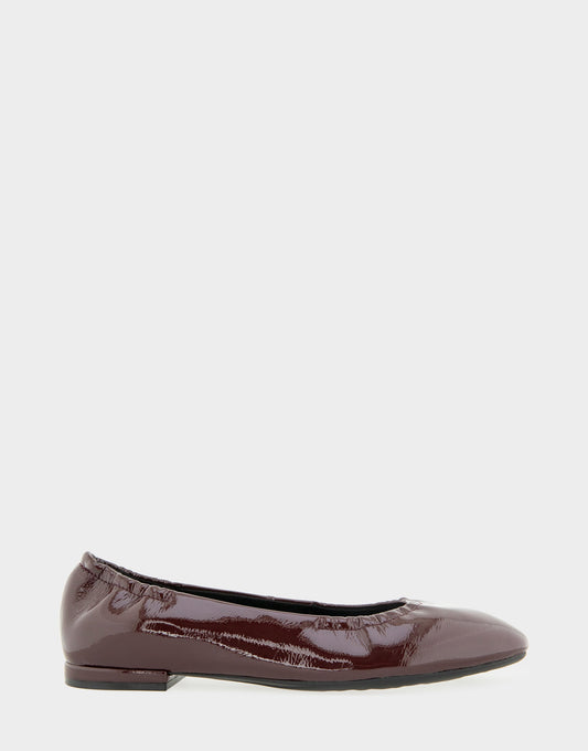 Aerosoles Women's Ballet Flat in Merlot Crinkle Patent