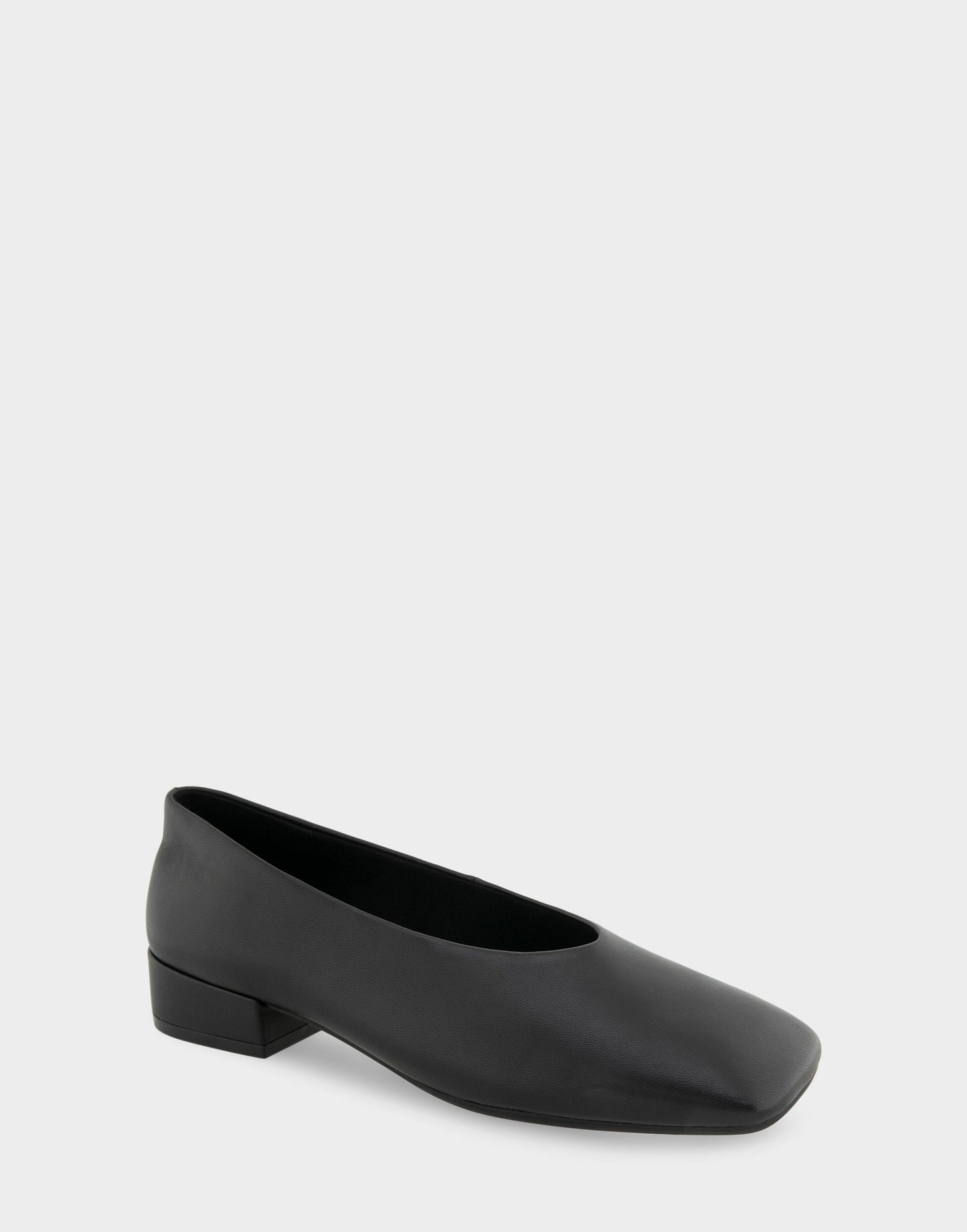 Aerosoles Women's Square Toe Flat in Black Leather