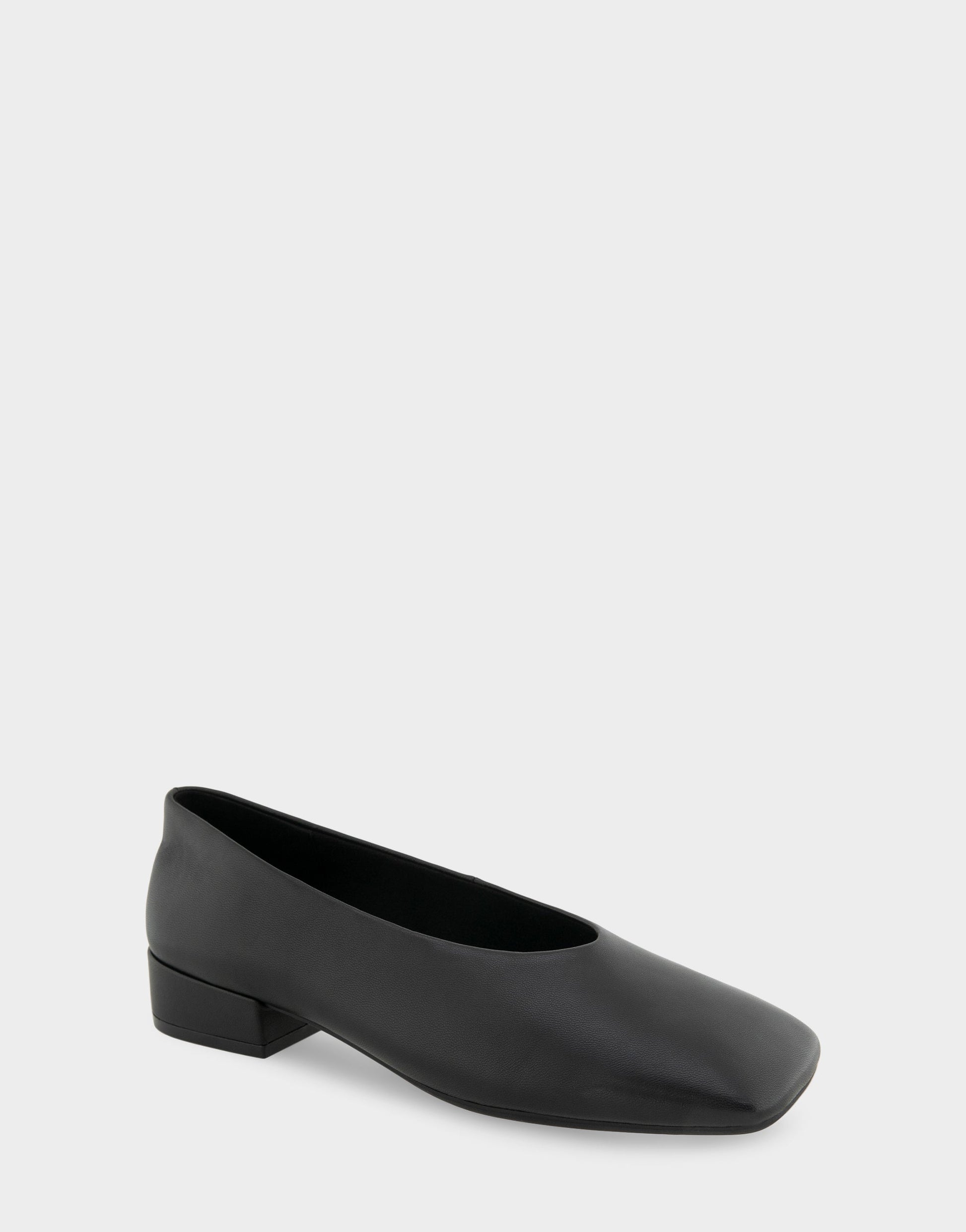 Aerosoles Women's Square Toe Flat in Black Leather