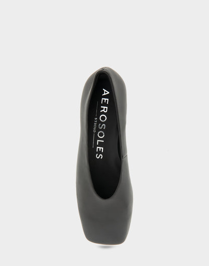 Aerosoles Women's Square Toe Flat in Black Leather