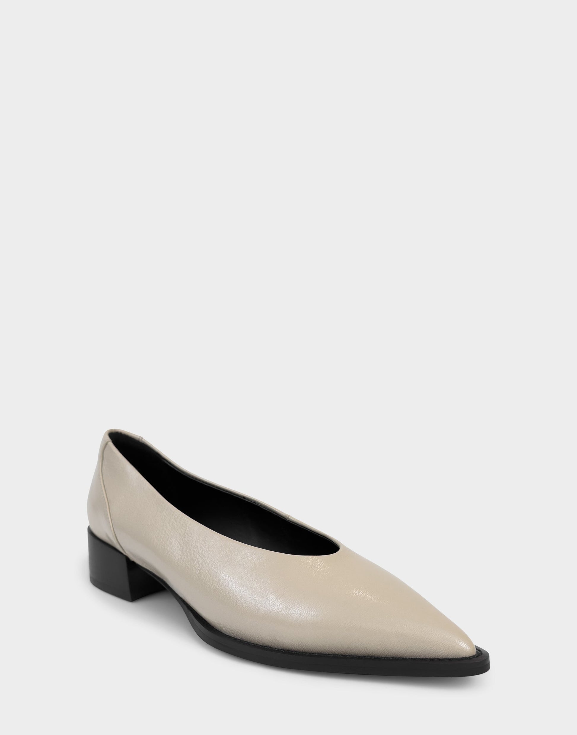 Aerosoles Women's Tailored Flat in Stone Leather