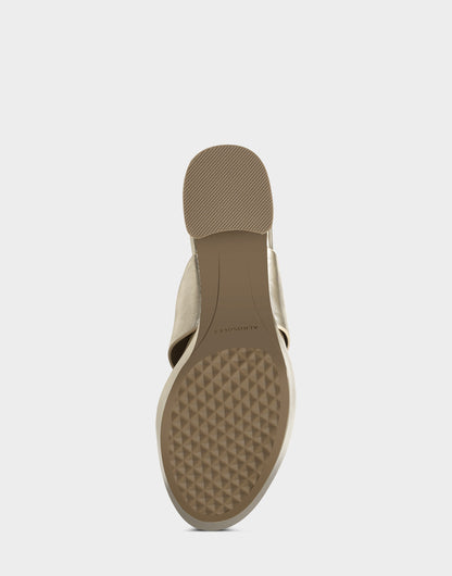 Aerosoles Comfortable Women's Platform Sandal in Gold Metallic Leather