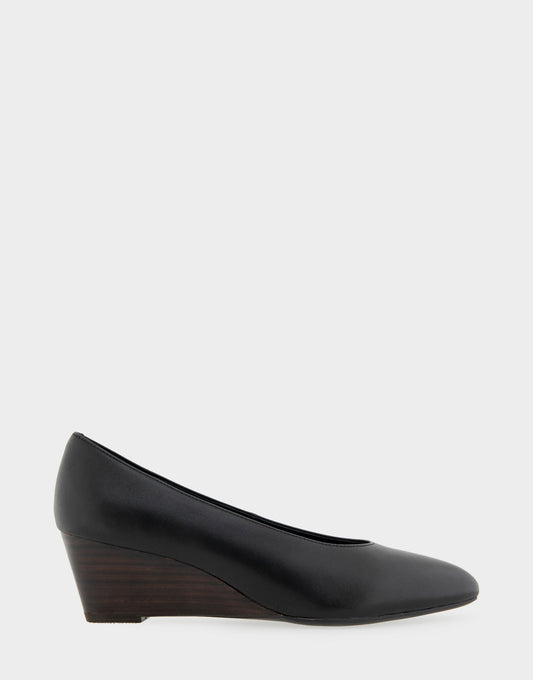 Aerosoles Comfortable Women's Wedge Heels in Black Leather