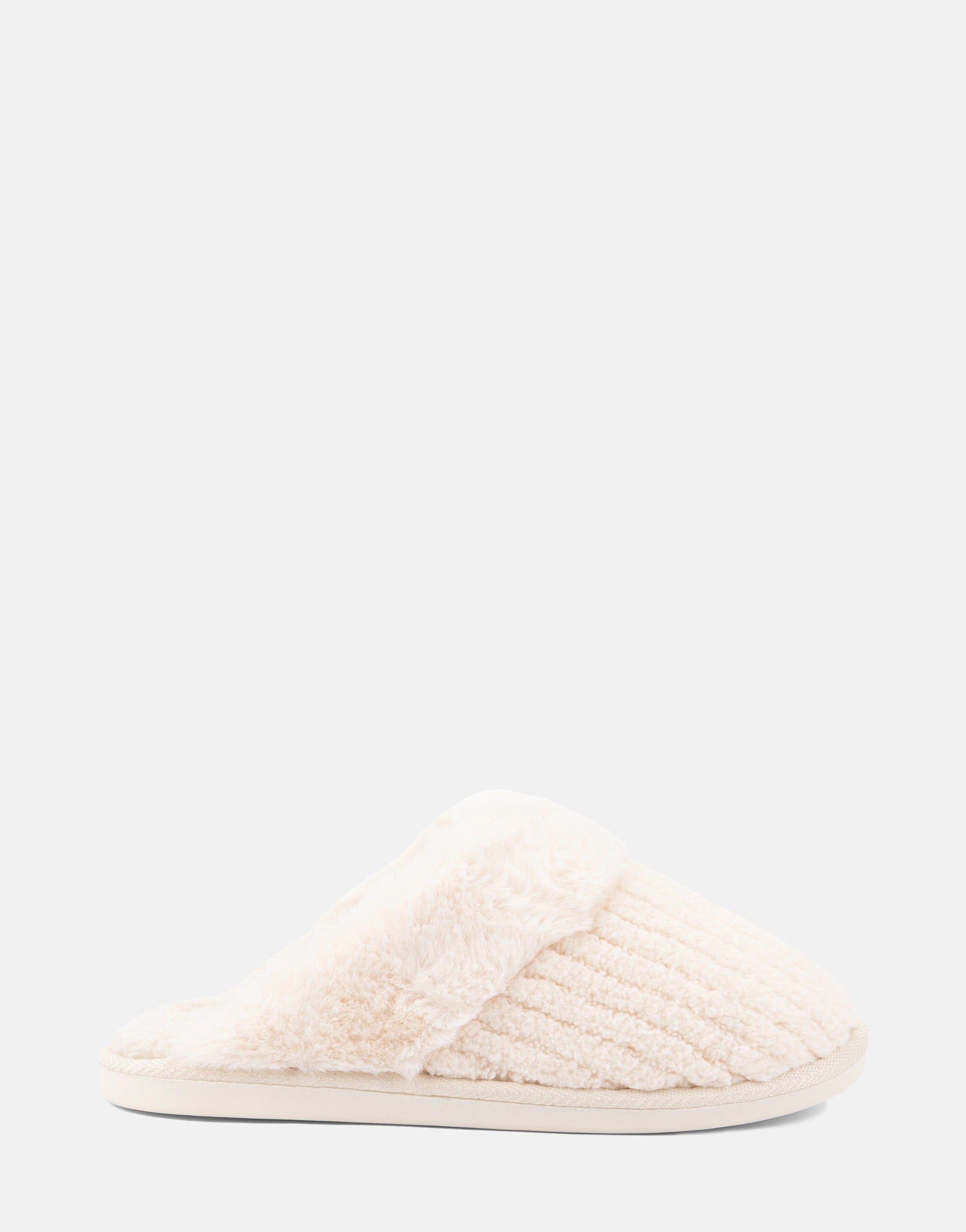 Aerosoles Comfortable Women's Slipper in Off White Fabric