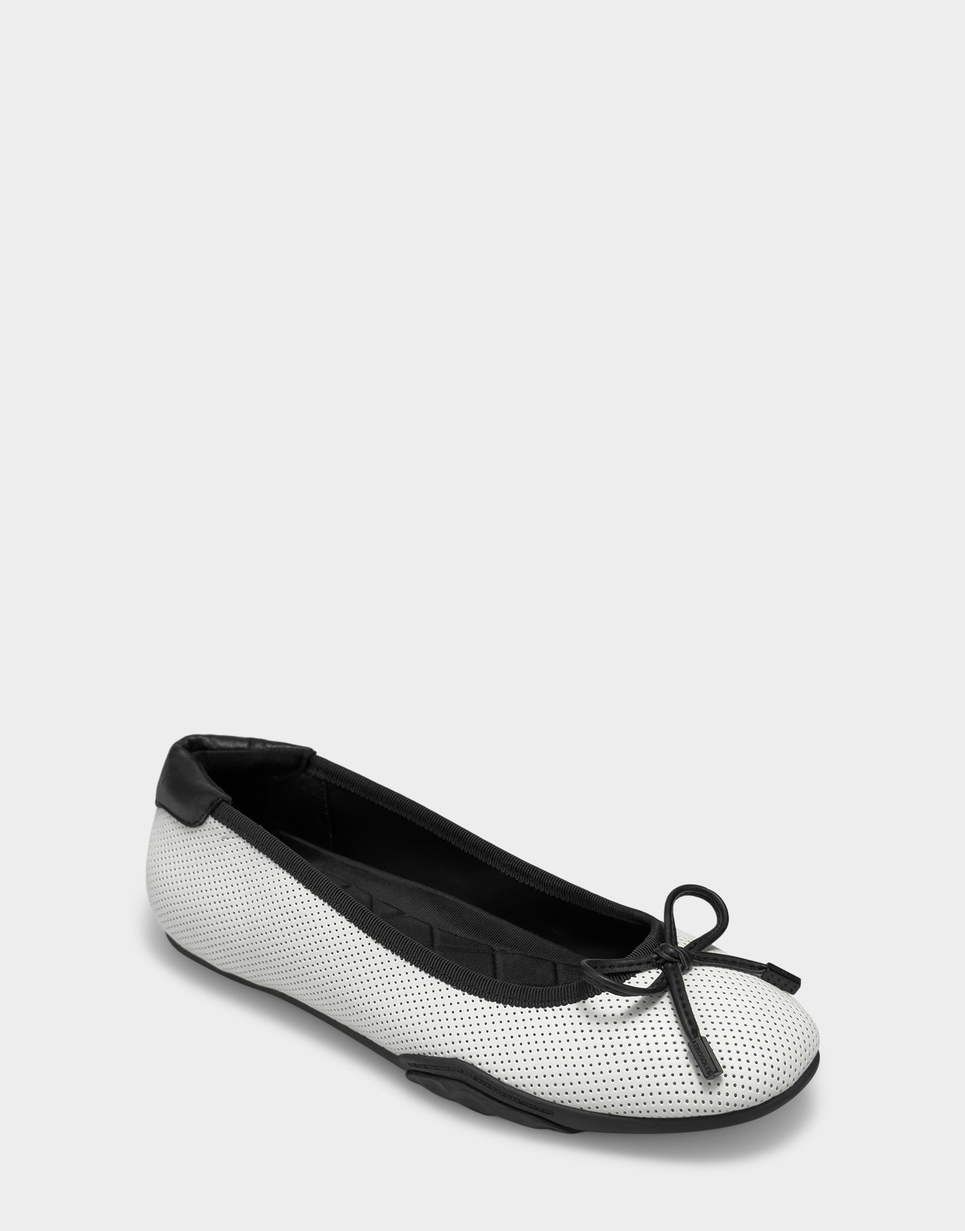 Aerosoles Comfortable Women's Sneakerina In White Faux Leather